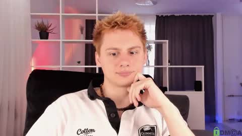 Snapshot of sunburn_boy chatting on July 31, 6:57 am Emilio online show from July 31, 6:57 am