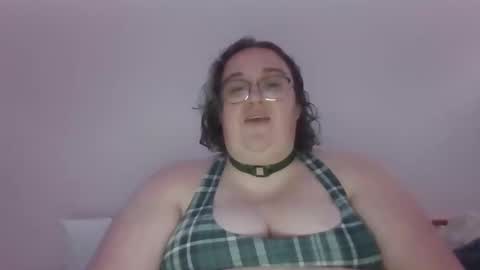 Snapshot of suncat420 chatting on April 4, 8:12 am suncat420 online show from April 4, 8:12 am