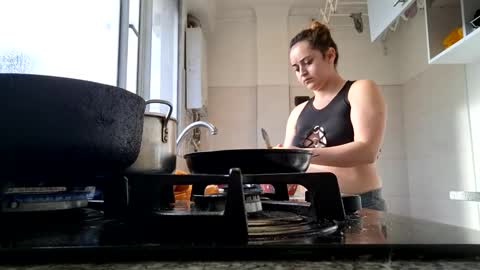 Snapshot of sunflower_dance chatting on February 16, 9:27 pm Jeraldine online show from February 16, 9:27 pm