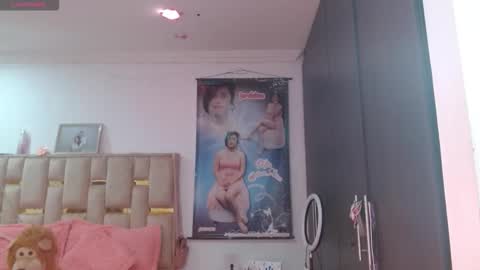 Snapshot of sunflower_dance chatting on November 4, 8:52 pm Jeraldine online show from November 4, 8:52 pm