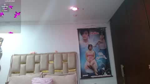 Snapshot of sunflower_dance chatting on November 18, 2:06 am Jeraldine online show from November 18, 2:06 am