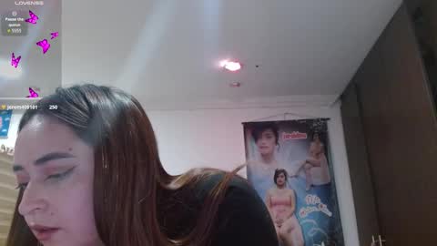 Snapshot of sunflower_dance chatting on November 21, 8:18 pm Jeraldine online show from November 21, 8:18 pm