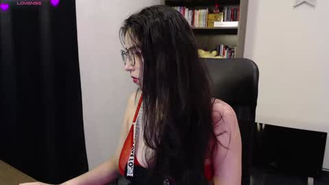 Snapshot of sunflower_uwu chatting on December 3, 12:35 am violetta online show from December 3, 12:35 am