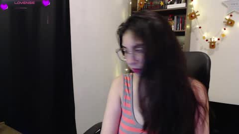 Snapshot of sunflower_uwu chatting on December 28, 1:39 am violetta online show from December 28, 1:39 am