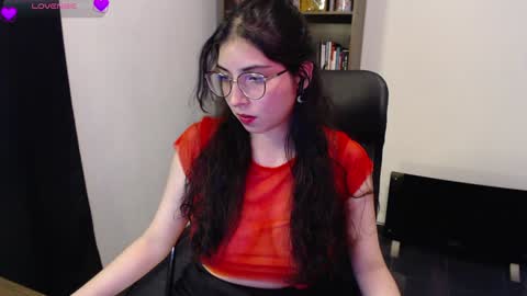 Snapshot of sunflower_uwu chatting on February 7, 12:20 am violetta online show from February 7, 12:20 am