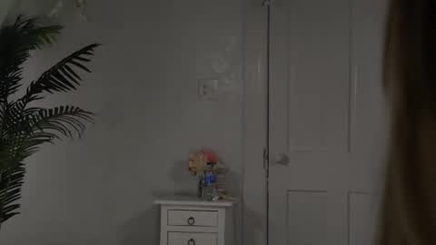 sunluscious online show from January 11, 2:11 pm