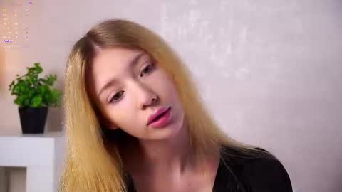Snapshot of sunnmoonn chatting on June 27, 2:55 pm Lily online show from June 27, 2:55 pm