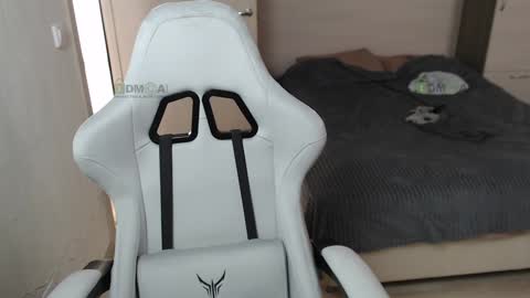 Snapshot of sunny1girl chatting on February 5, 9:25 am Alice and Sergey online show from February 5, 9:25 am