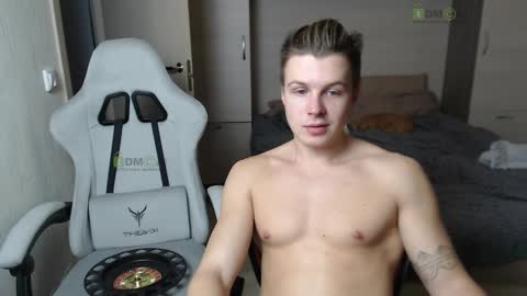 Snapshot of sunny1girl chatting on February 17, 9:52 pm Alice and Sergey online show from February 17, 9:52 pm