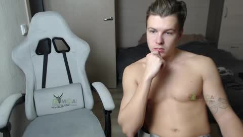 Snapshot of sunny1girl chatting on February 18, 4:59 pm Alice and Sergey online show from February 18, 4:59 pm