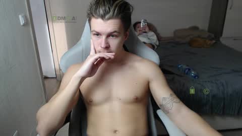 Snapshot of sunny1girl chatting on February 25, 8:58 am Alice and Sergey online show from February 25, 8:58 am