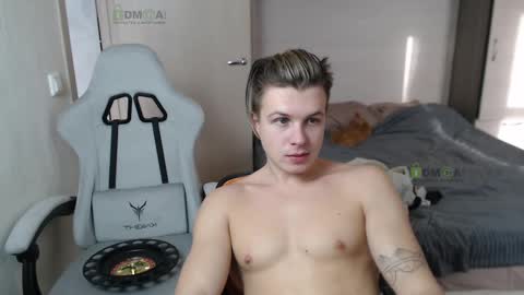 Snapshot of sunny1girl chatting on February 26, 10:15 am Alice and Sergey online show from February 26, 10:15 am