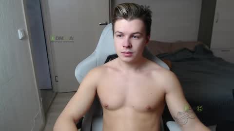 Snapshot of sunny1girl chatting on March 10, 6:27 am Alice and Sergey online show from March 10, 6:27 am