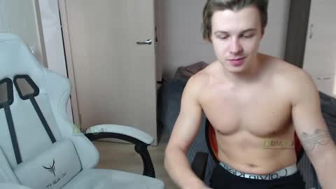 Snapshot of sunny1girl chatting on March 11, 9:45 am Alice and Sergey online show from March 11, 9:45 am