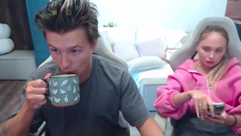 Snapshot of sunny1girl chatting on October 1, 7:58 am Alice and Sergey online show from October 1, 7:58 am