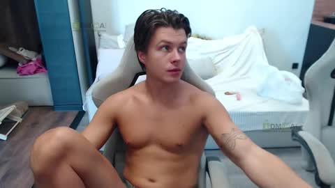 Snapshot of sunny1girl chatting on October 12, 7:18 am Alice and Sergey online show from October 12, 7:18 am