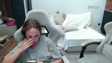 Snapshot of sunny1girl chatting on October 16, 7:53 am Alice and Sergey online show from October 16, 7:53 am