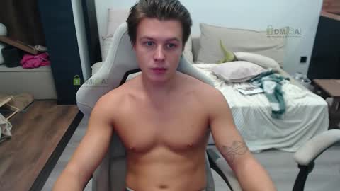 Snapshot of sunny1girl chatting on October 27, 7:23 am Alice and Sergey online show from October 27, 7:23 am