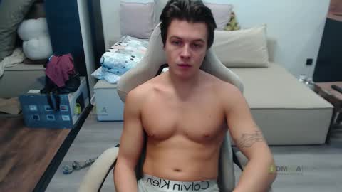 Snapshot of sunny1girl chatting on November 15, 8:55 am Alice and Sergey online show from November 15, 8:55 am