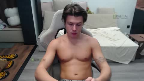 Snapshot of sunny1girl chatting on December 4, 8:34 am Alice and Sergey online show from December 4, 8:34 am