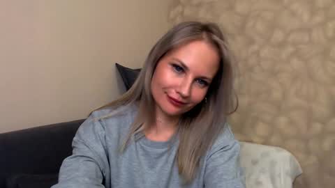 Snapshot of sunny_bunny6 chatting on December 11, 5:04 pm Naomi online show from December 11, 5:04 pm