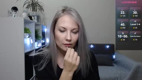 Snapshot of sunny_bunny6 chatting on December 16, 9:46 am Naomi online show from December 16, 9:46 am