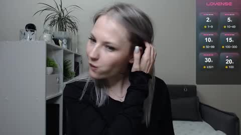 Snapshot of sunny_bunny6 chatting on December 16, 12:49 pm Naomi online show from December 16, 12:49 pm