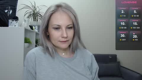 Snapshot of sunny_bunny6 chatting on December 18, 5:37 am Naomi online show from December 18, 5:37 am