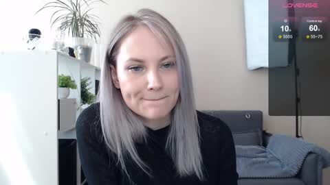 Snapshot of sunny_bunny6 chatting on December 20, 6:08 am Naomi online show from December 20, 6:08 am