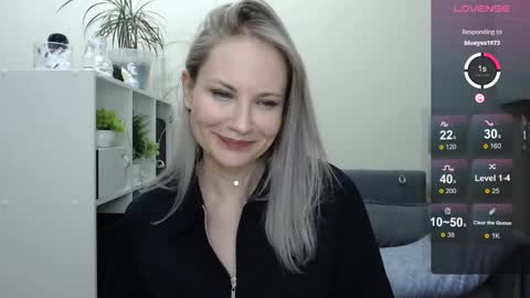 Snapshot of sunny_bunny6 chatting on December 20, 5:29 pm Naomi online show from December 20, 5:29 pm