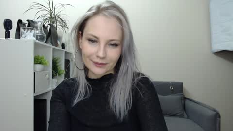 Snapshot of sunny_bunny6 chatting on December 23, 1:18 am Naomi online show from December 23, 1:18 am