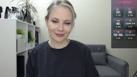 Snapshot of sunny_bunny6 chatting on December 23, 7:28 am Naomi online show from December 23, 7:28 am