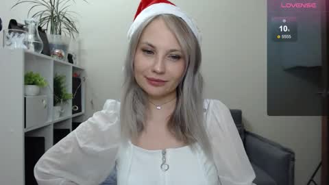 Snapshot of sunny_bunny6 chatting on December 24, 10:28 pm Naomi online show from December 24, 10:28 pm