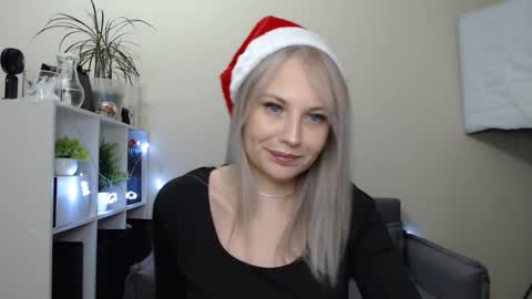 Snapshot of sunny_bunny6 chatting on December 25, 8:07 pm Naomi online show from December 25, 8:07 pm