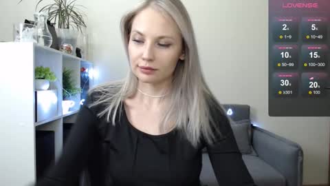 Snapshot of sunny_bunny6 chatting on December 25, 11:10 pm Naomi online show from December 25, 11:10 pm