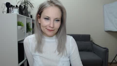 Snapshot of sunny_bunny6 chatting on December 31, 6:05 am Naomi online show from December 31, 6:05 am