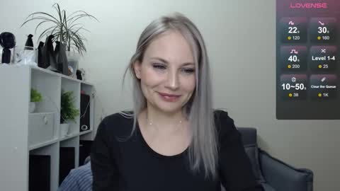 Snapshot of sunny_bunny6 chatting on January 2, 8:13 pm Naomi online show from January 2, 8:13 pm