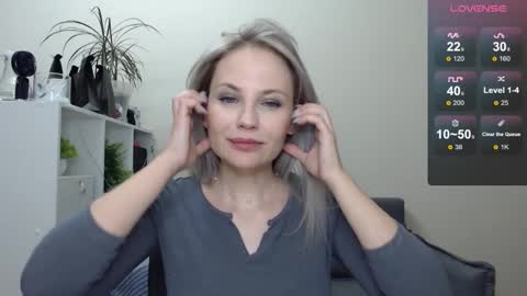 Snapshot of sunny_bunny6 chatting on January 3, 5:28 am Naomi online show from January 3, 5:28 am