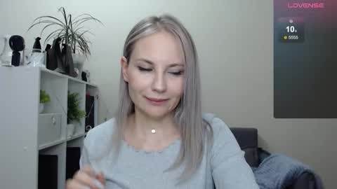 Snapshot of sunny_bunny6 chatting on January 4, 12:48 am Naomi online show from January 4, 12:48 am