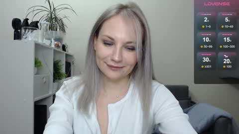 Snapshot of sunny_bunny6 chatting on January 7, 8:42 pm Naomi online show from January 7, 8:42 pm