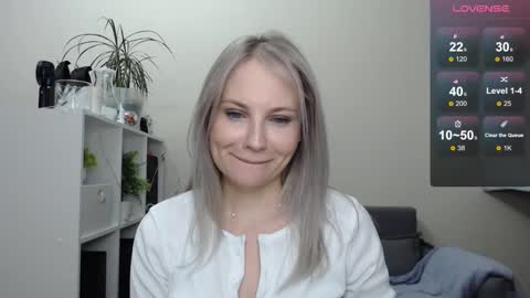 Snapshot of sunny_bunny6 chatting on January 8, 2:46 am Naomi online show from January 8, 2:46 am