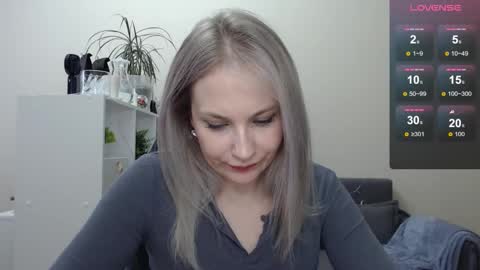 Snapshot of sunny_bunny6 chatting on January 9, 9:06 am Naomi online show from January 9, 9:06 am