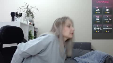 Snapshot of sunny_bunny6 chatting on January 10, 6:31 am Naomi online show from January 10, 6:31 am