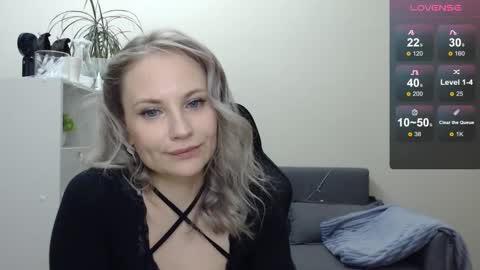 Snapshot of sunny_bunny6 chatting on January 11, 3:23 am Naomi online show from January 11, 3:23 am