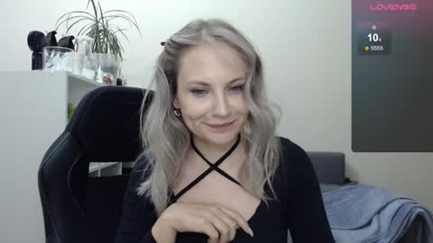 Snapshot of sunny_bunny6 chatting on January 11, 6:24 am Naomi online show from January 11, 6:24 am