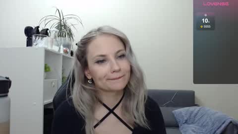 Snapshot of sunny_bunny6 chatting on January 11, 9:47 am Naomi online show from January 11, 9:47 am