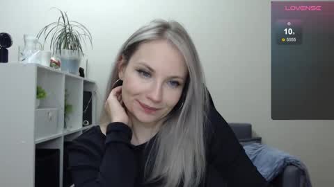 Snapshot of sunny_bunny6 chatting on January 19, 12:17 am Naomi online show from January 19, 12:17 am