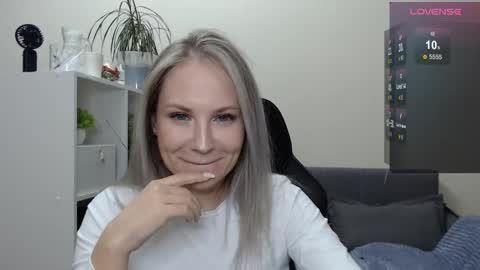 Snapshot of sunny_bunny6 chatting on January 20, 6:32 pm Naomi online show from January 20, 6:32 pm