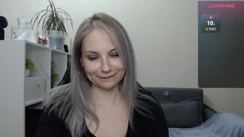 Snapshot of sunny_bunny6 chatting on January 21, 12:46 am Naomi online show from January 21, 12:46 am