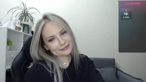 Snapshot of sunny_bunny6 chatting on January 22, 10:15 pm Naomi online show from January 22, 10:15 pm